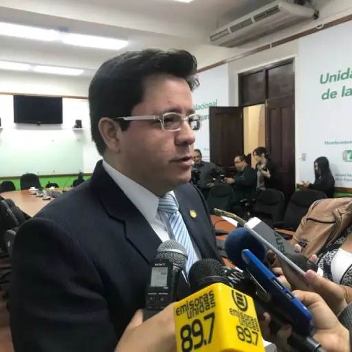 julio-hector-estrada-exministro-diputado-emisoras-unidas2.webp ,