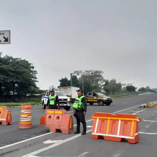 paso-cerrado-autopista-palin-escuintla-emisoras-unidas1.webp ,