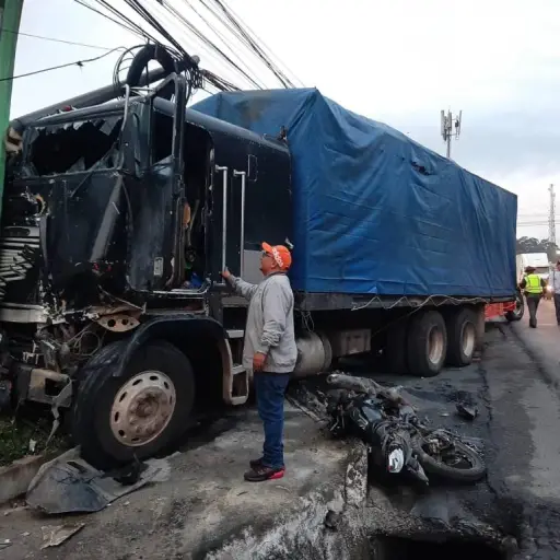 accidente-trailer-villa-nueva-emisoras-unidas-1.webp ,