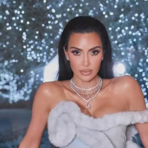 kim-kardashian-skims-swim-1.webp ,