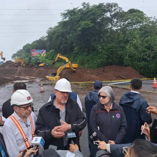 presidente-bernardo-arevalo-verifica-hundimiento-emisoras-unidas2.webp ,