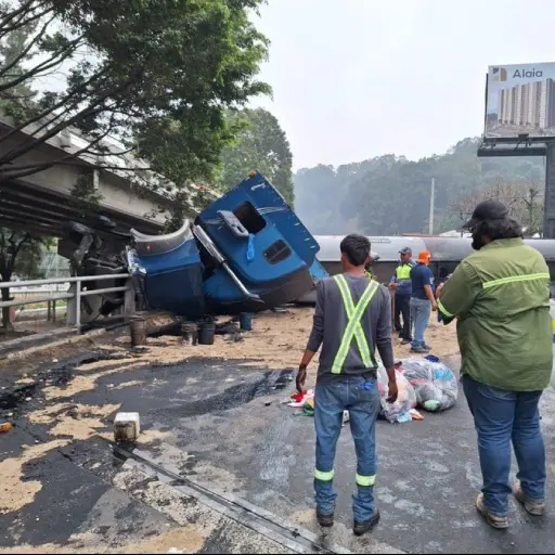 accidente-trailer-villa-nueva-emisoras-unidas.jpg ,