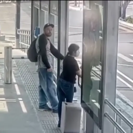 asalto-mujer-transmetro-zona-4-emisoras-unidas.jpg ,