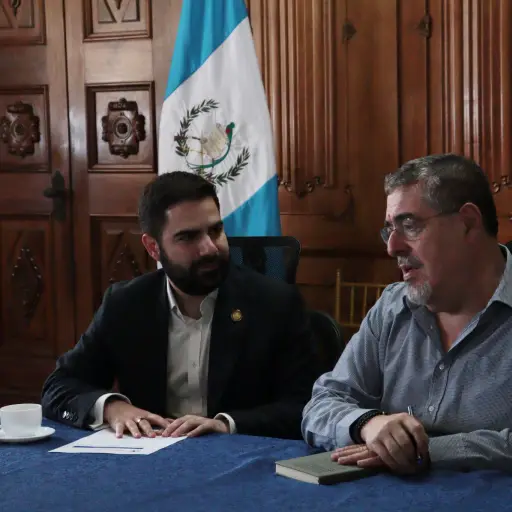 Santiago-Palomo-junto-al-presidente-de-la-Republica-Bernardo-Arevalo.jpeg ,