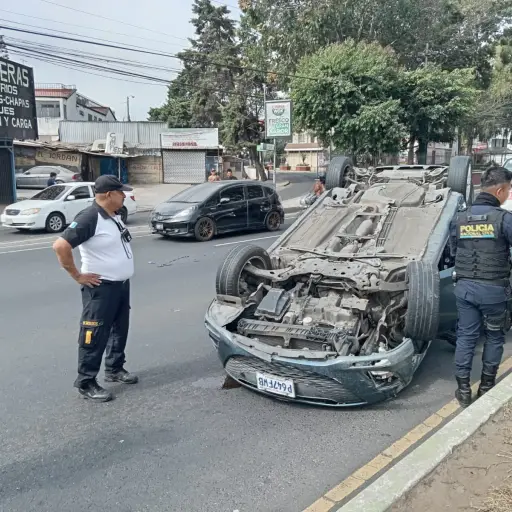 accidente-en-calzada-roosevelt.jpeg ,