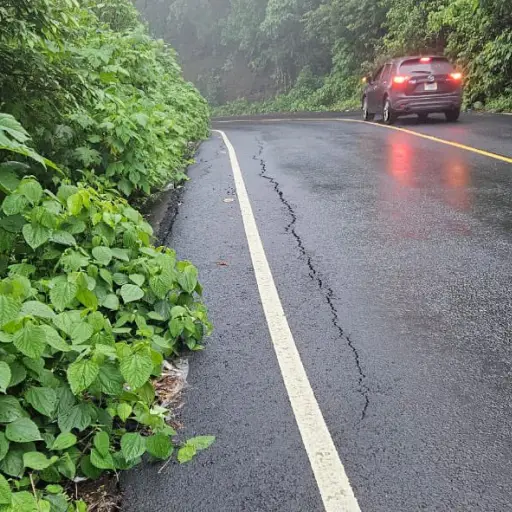 Piden-precaucion-por-grietas-en-Santa-Maria-de-Jesus-Sacatepequez-Foto-Conred.jpeg ,
