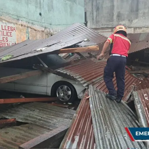 techo-parqueo-lluvias-zona-5-emisoras-unidas.webp ,
