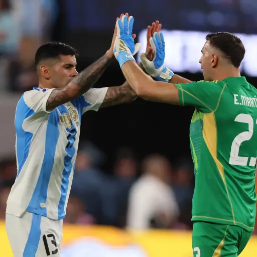 emiliano-martinez-triunfo-ante-chile-copa-america-2024-junio-2024-scaled-1.webp ,