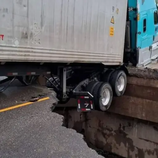 socavamiento-puente-jutiapa-emisoras-unidas2.webp ,