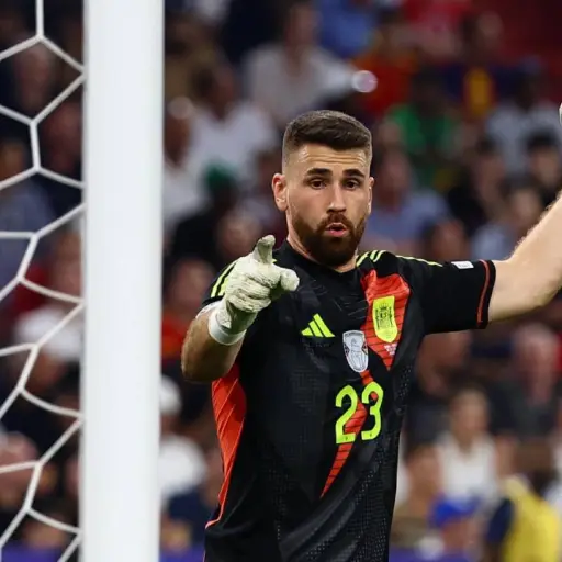 unai-simon-lesion-eurocopa.webp ,