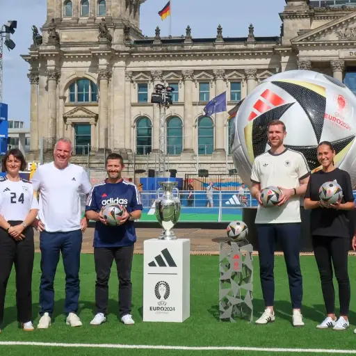 adidas.presenta-el-balon-de-semifinales-y-final-eurocopa-2024-julio-2024-scaled-2.webp ,