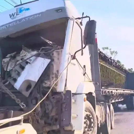 accidente-trailer-amatitlan-emisoras-unidas-1.webp ,