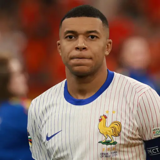 kylian-mbappe-juega-sin-mascara-ante-espana-eurocopa-alemania-2024-julio-2024.webp ,