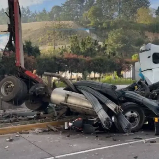 accidente-trailer-quetzaltenango-emisoras-unidas.webp ,