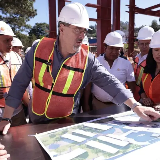 presidente-bernardo-arevalo-construccion-hospital-solola-emisoras-unidas.webp ,
