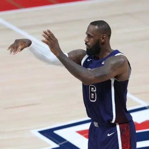 LeBron James con la selección olímpica de baloncesto de Estados Unidos - EFE