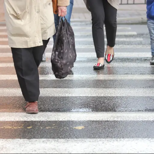 Peatones-foto-ilistratuva-de-Pixabay-1.jpg ,