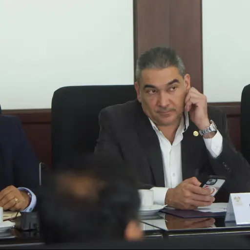 Diputado-Luis-Aguirre-refuta-a-Allan-Rodriguez-scaled-1.webp ,