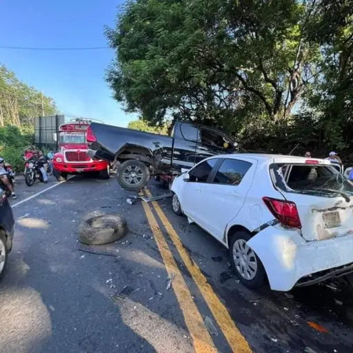accidente-cuyotenango-emisoras-unidas1.jpg ,