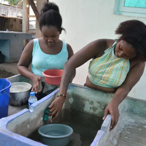 Limpieza-de-pilas-para-evitar-el-dengue-foto-MSPAS-scaled-1.jpeg ,