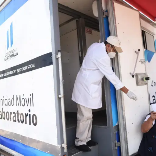 laboratorio-movil-covid-19-emisoras-unidas2.jpg ,