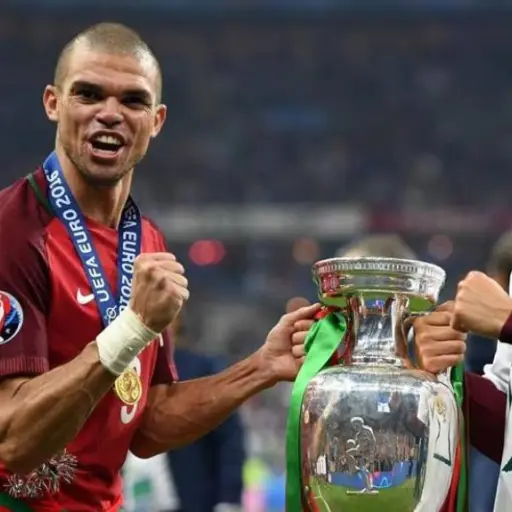 pepe-cristiano-ronaldo-eurocopa-2016.webp ,