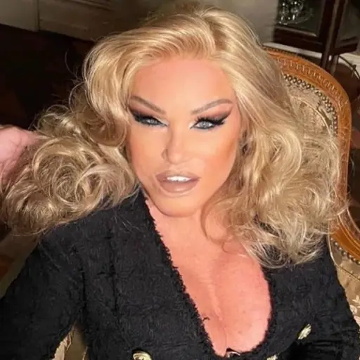 Mujer-gata-cirugias.webp ,