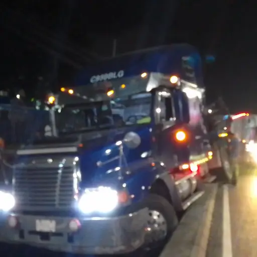 trailer-que-se-accidento-en-la-Aguilar-Batres.jpeg ,