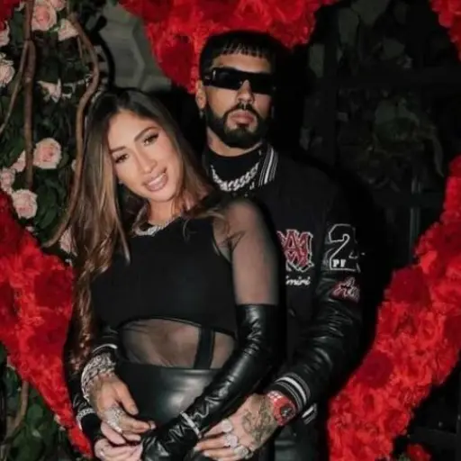 Anuel-AA-y-Laury-Saavedra.png ,