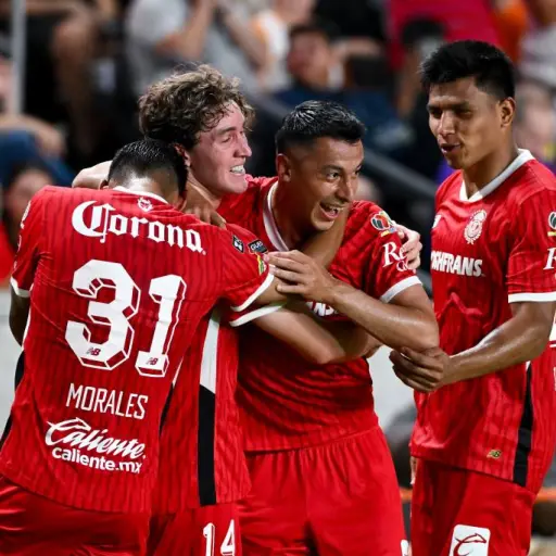 jugadores-toluca-rompen-valioso-jarron.webp ,