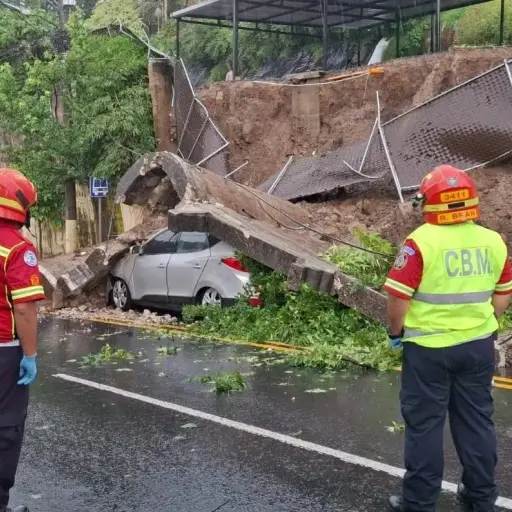 Cierran-carretera-Muxbal-por-derrumbe.webp ,
