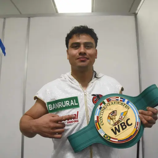 lester-martinez-titulo-wbc-latino-supermedio-scaled-1.jpg ,