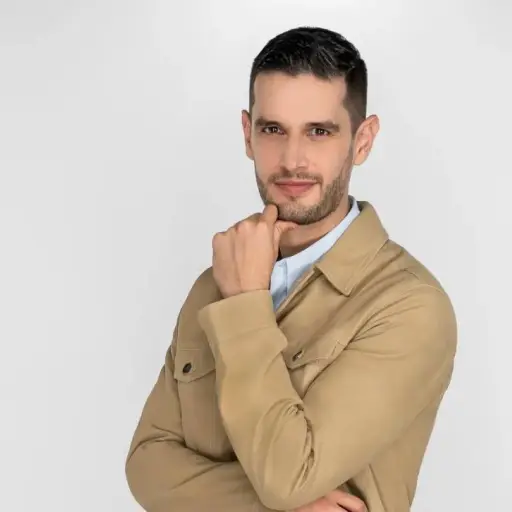 Adrian-Marcelo-2.webp ,