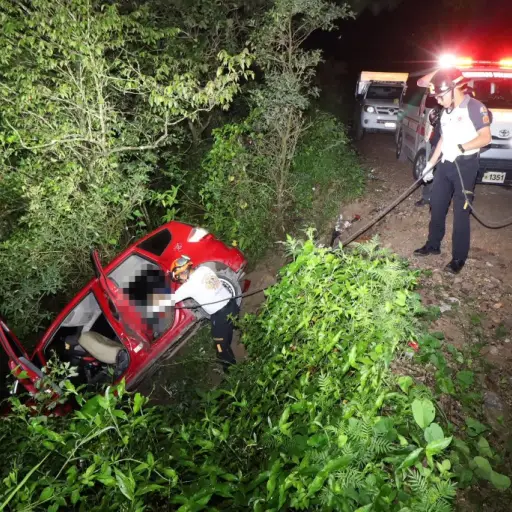 muerto-vehiculo-san-jose-pinula-emisoras-unidas1.jpg ,