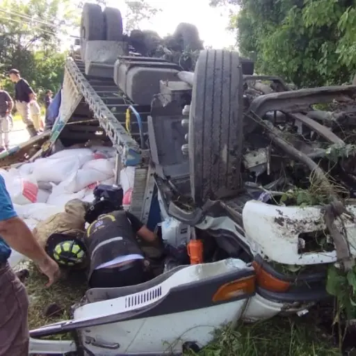 accidente-muertos-camion-emisoras-unidas.jpg ,