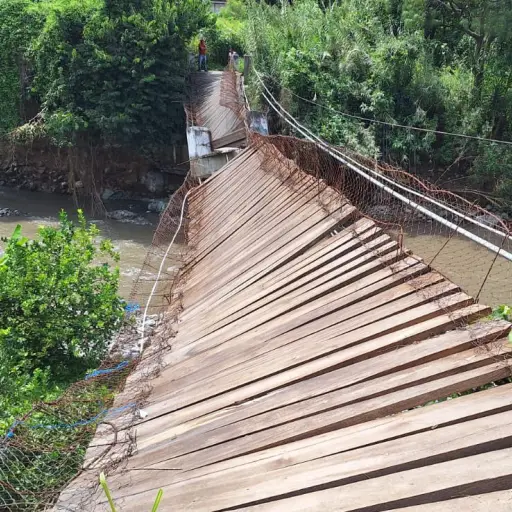 Puente-colapsa-en-Huehuetenango-Foto-Conred.jpg ,