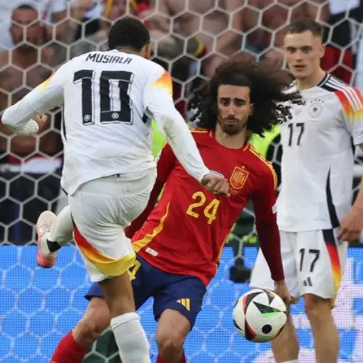 mano-de-cucurella-euro-copa-ante-alemania-septiembre-2024.webp ,