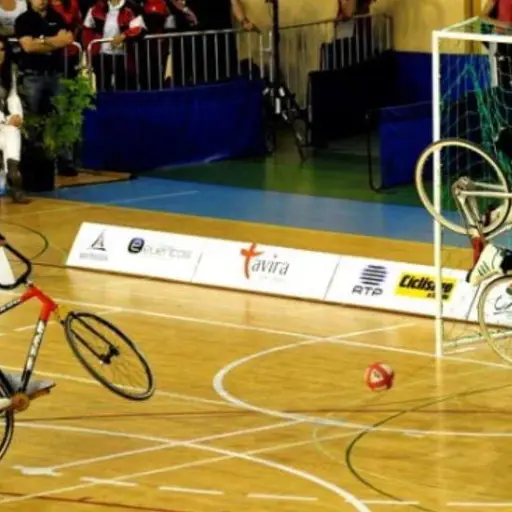 cycleball-futbol-en-bicicleta-septiembre-2024.webp ,