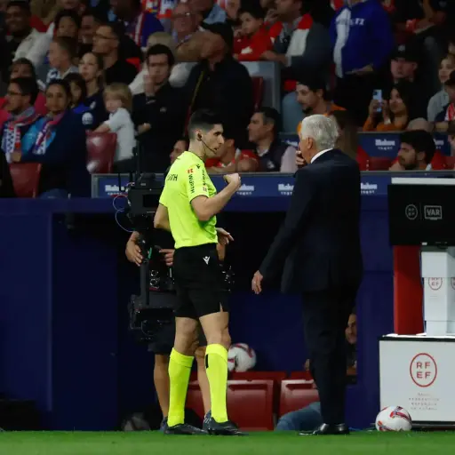 arbitro-suspende-provisionalmente-el-derbi-madridista-septiembre-2024-scaled-3.webp ,