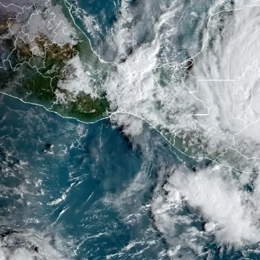 NADINE-SE-FORMA-EN-EL-ATLANTICO.jpg ,