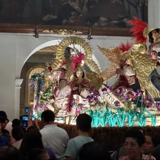 Procesion-de-la-virgen-del-rosario-edit.jpg ,