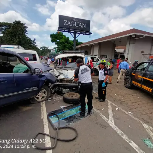 Choque-entre-picop-y-microbus.jpeg ,