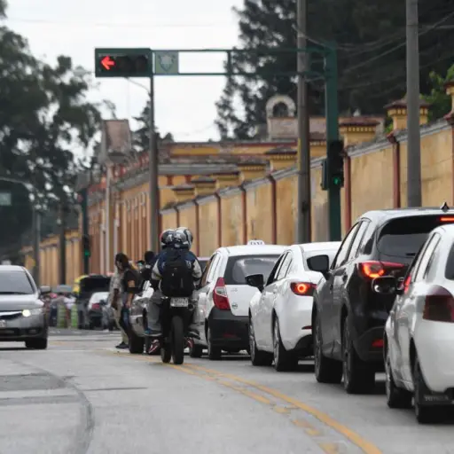 visitas-cementerios-dia-de-los-santos-emisoras-unidas4.jpg ,