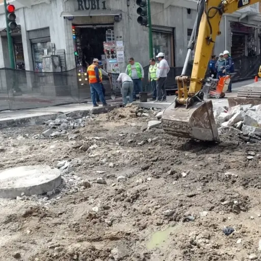 trabajos-para-mejorar-la-loza-de-la-4-avenida-y-18-calle-zona-1-1.jpeg ,