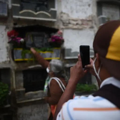 visitas-cementerios-dia-de-los-santos-emisoras-unidas25.jpg ,