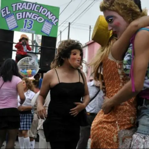 Desfile-de-fieros-de-Villa-Nueva-2.jpg ,