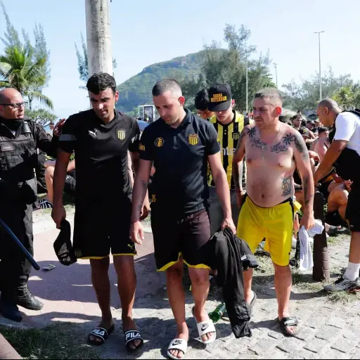 hinchas-de-penarol-detenidos-en-brasil-octubre-2024-scaled-1.webp ,