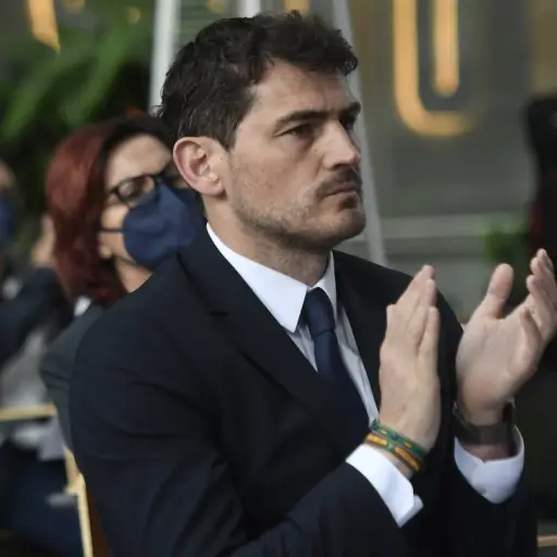 iker-casillas-se-lleva-artesania-de-guatemala-emisoras-unidas-3.png ,
