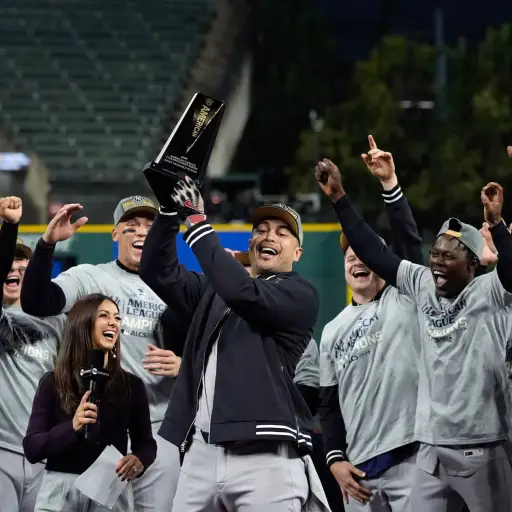 los-yankees-vuelven-a-la-serie-mundial-octubre-2024-scaled-1.webp ,