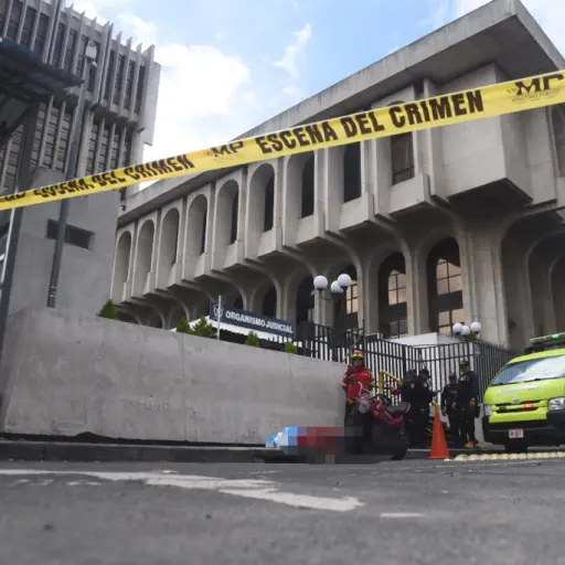 ataque-armado-hombre-tribunales-emisoras-unidas1.jpg ,